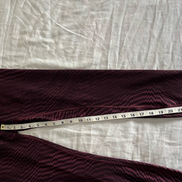 Lululemon Hi Rise Wunder Under Pants Leggings Red Grape Black Size 6 EUC - Picture 3 of 8